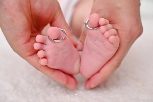 巨野宝宝吃奶呕吐